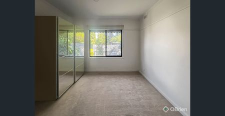 Ideal Family Home with Bungalow! - Photo 5