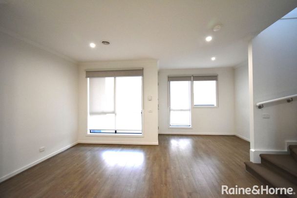 Greatly Located 3-Bedroom Home in Springvale! - Photo 1