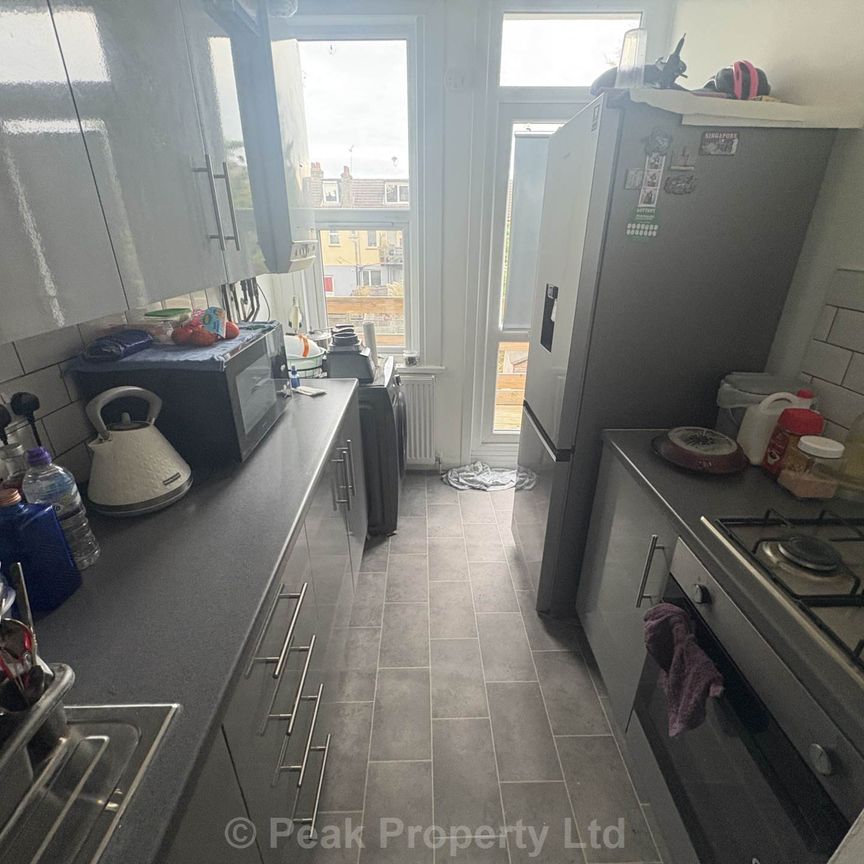 Southview Drive, Westcliff On Sea - Photo 1