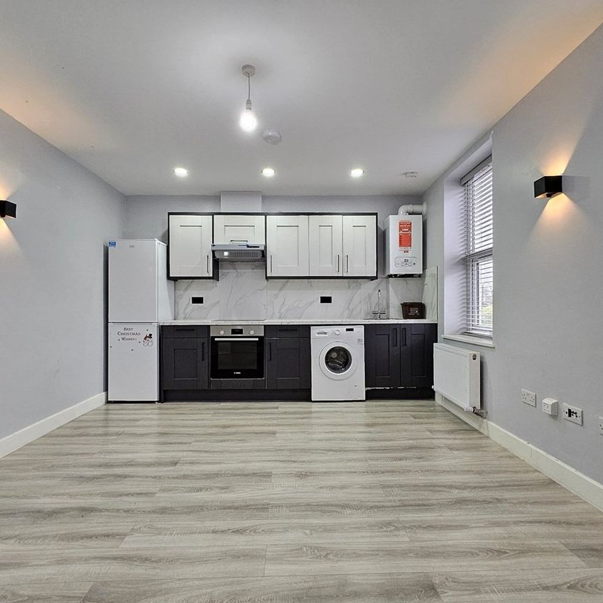 2 Bed Flat, Langthorne Road, E11 - Photo 1