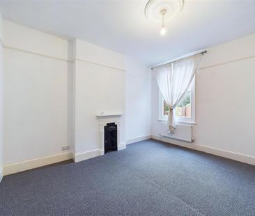 5 bedroom semi-detached house to rent - Photo 4