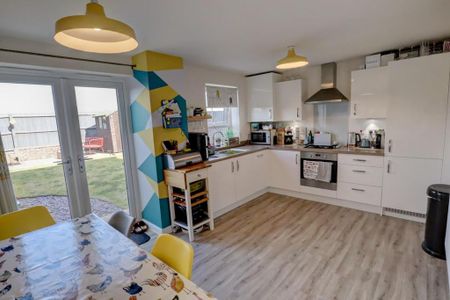3 bedroom semi-detached house to rent - Photo 2