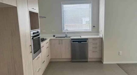 SINGLE LEVEL - 2 BEDROOM HOME - Photo 5