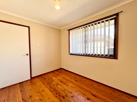 Neat and Tidy Villa in Great Location! - Photo 5