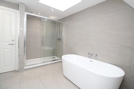 3 bedroom apartment to rent - Photo 3