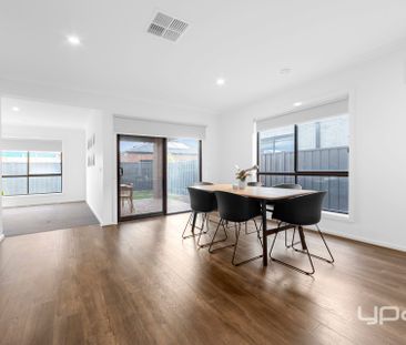 PERFECT FAMILY HOME! - Photo 6