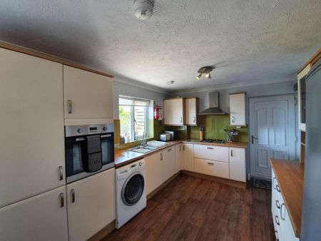 3 bedroom bungalow to rent - Photo 3