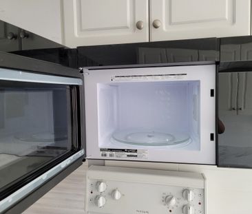 For Lease - 312 Douglas Avenue Unit# 304, Toronto, Ontario - Photo 3