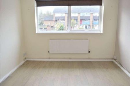 Strawberry Lane, Carshalton, SM5 - Photo 2