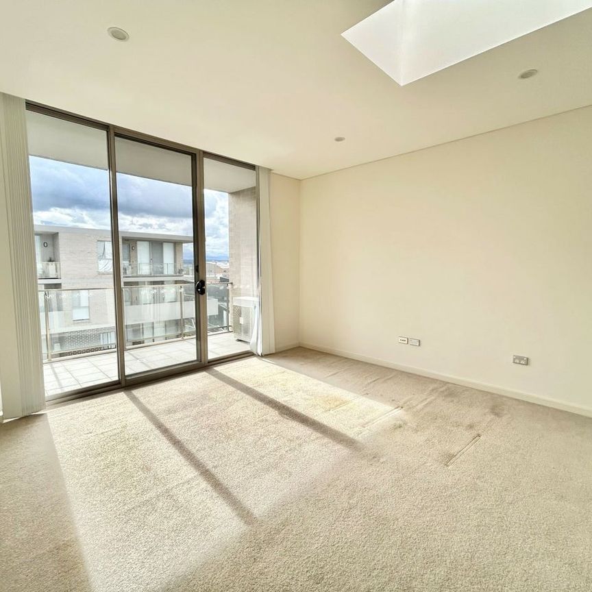 Luxury One Bedroom Apartment - Photo 1