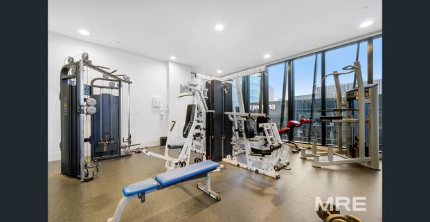 Furnished city view apartment with resort-style amenities - Photo 1