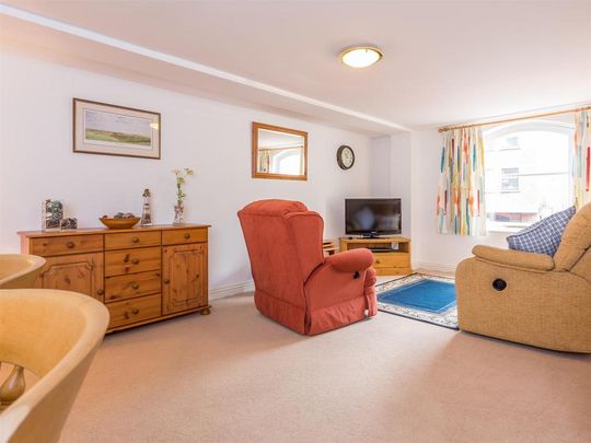 2 bedroom townhouse to rent - Photo 1