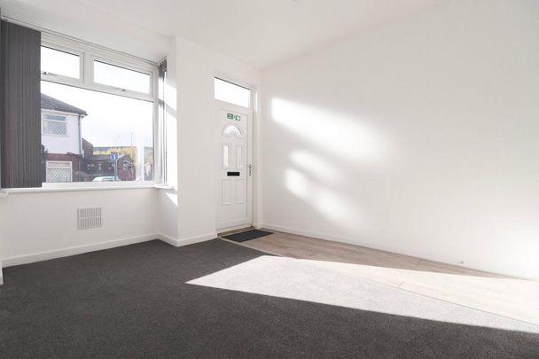 4 bedroom end of terrace house to rent - Photo 1