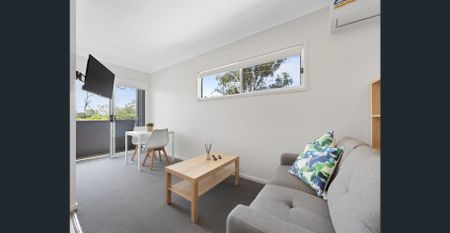 MODERN, FULLY FURNISHED, STUDIO APARTMENT - Photo 2