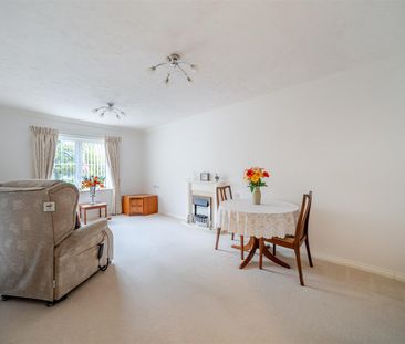 Greenacres Lodge, Warlingham - Photo 1