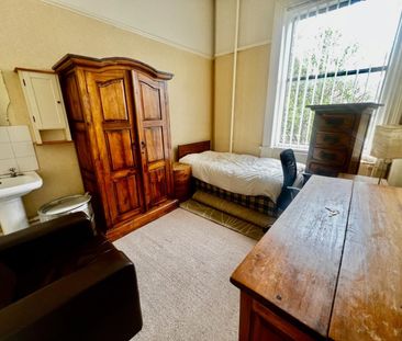 9 bedroom Flat To Let - Photo 2