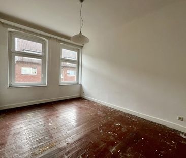 Helle Altbau-2-Zimmerwohnung mit Küche, Bad und großzügiger Deckenh... - Photo 3