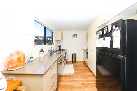 PREFECT LOCATION + MODERN STYLE HOME - Photo 2