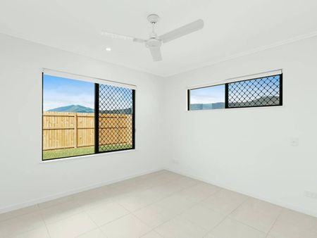 Family Home in Smithfield - Photo 4