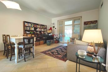 Camera in appartamento in condivisione, solo affitti transitori