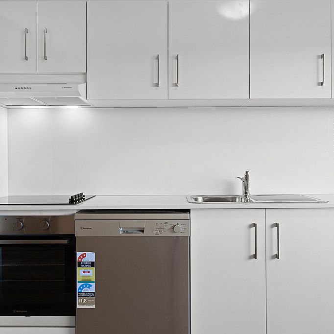 Central Position - Photo 1