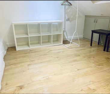 Room in a Shared Flat, B/G, E2 - Photo 2