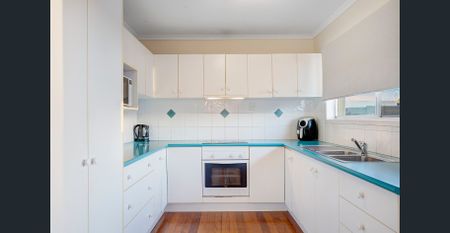 Versatile Family Home with Pool in Prime Strathpine Location - Photo 3