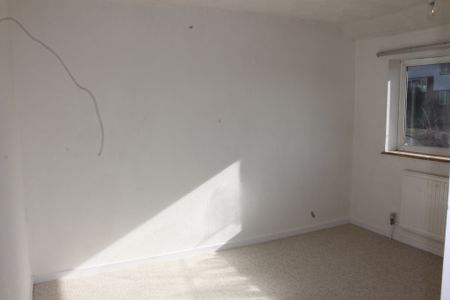 Kingston Road, High Wycombe - Photo 2