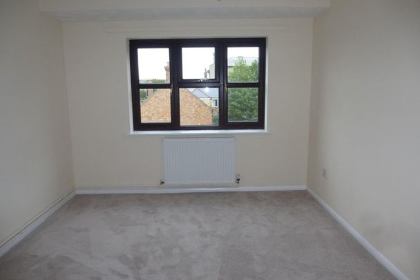 High Street - Photo 1