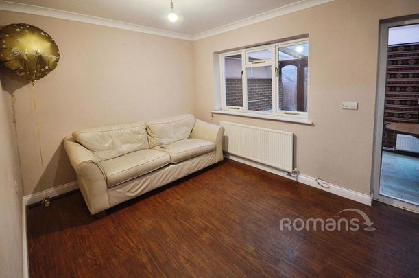 3 bedroom semi-detached house to rent - Photo 1