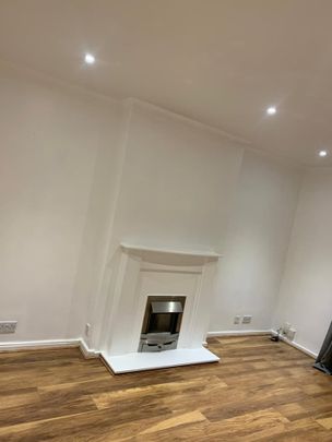 Room in a Shared House, Whatley Avenue, SW20 - Photo 1