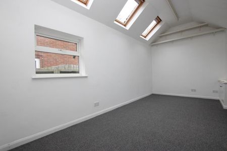 3 bedroom detached bungalow to rent - Photo 3