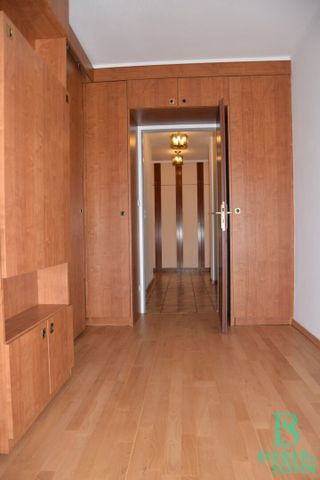 Eleganter „Retro-Style“ – Großzügige, sonnige, ruhige Wohnung mit Süd-Loggia! 2 Garagenplätze! - Foto 5