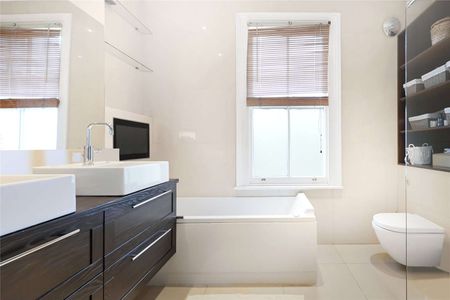 An impressive four bedroom family house with a south east facing garden - Photo 5