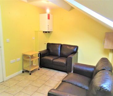 Upstairs Apartment, 76c Rugby Avenue, University Quarter!, Belfast,... - Photo 1