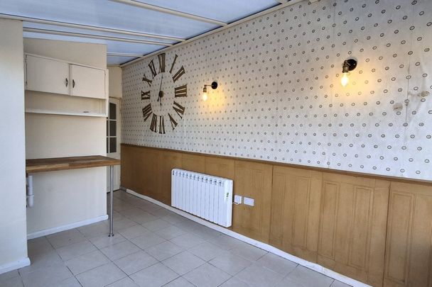 High Street - Photo 1