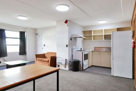 5 BEDROOM LIVING! - Photo 4