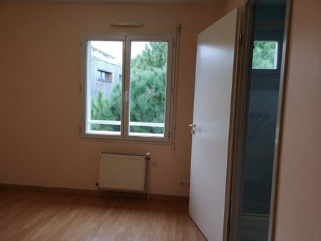 Location Appartement 5 pièces 107m² BORDEAUX 33200 - Photo 2