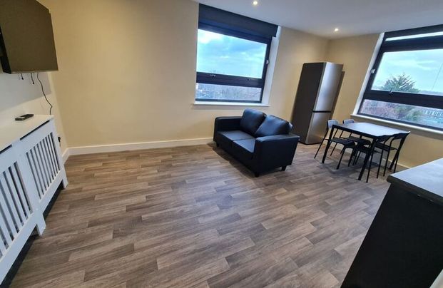 Flat 15 Oakfield House, Preston New Road, Blackburn. BB2 6AY - Photo 1