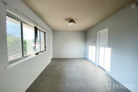 Spacious 2 Bedroom Unit - Photo 5