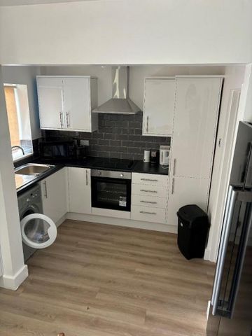 6 bedroom private hall to rent - Photo 5