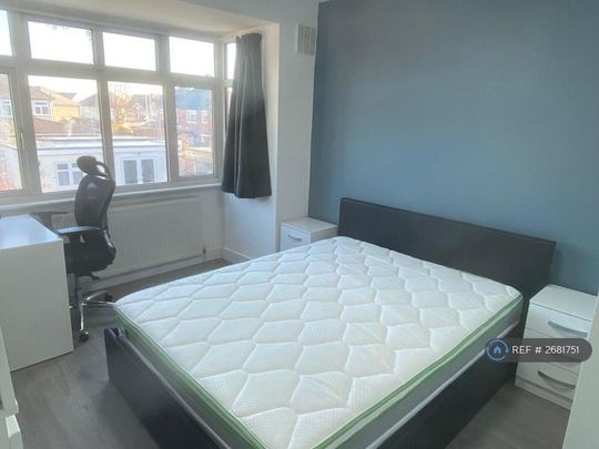 1 bedroom in a house share to rent - Photo 1