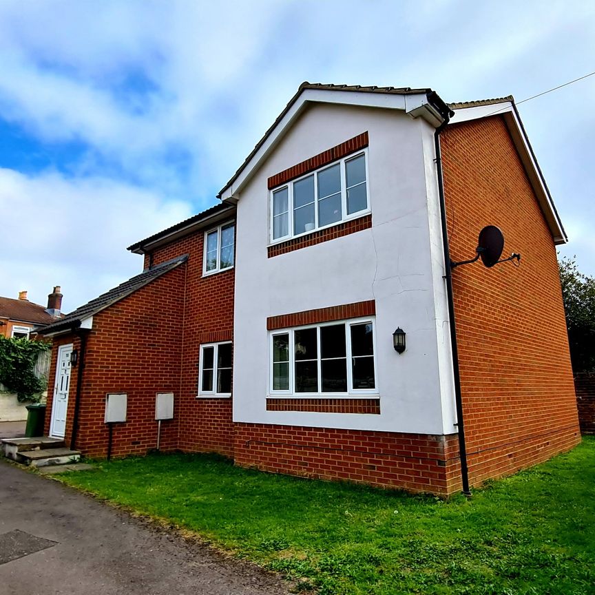 2 bedroom maisonette to rent - Photo 1
