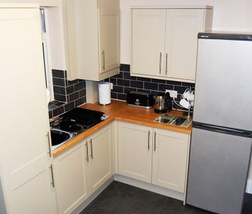 4 bedroom terraced house to rent - Photo 5