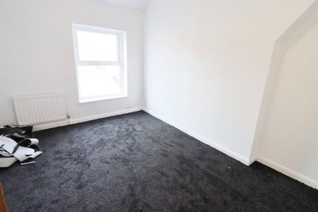 2 bedroom end of terrace house to rent - Photo 3