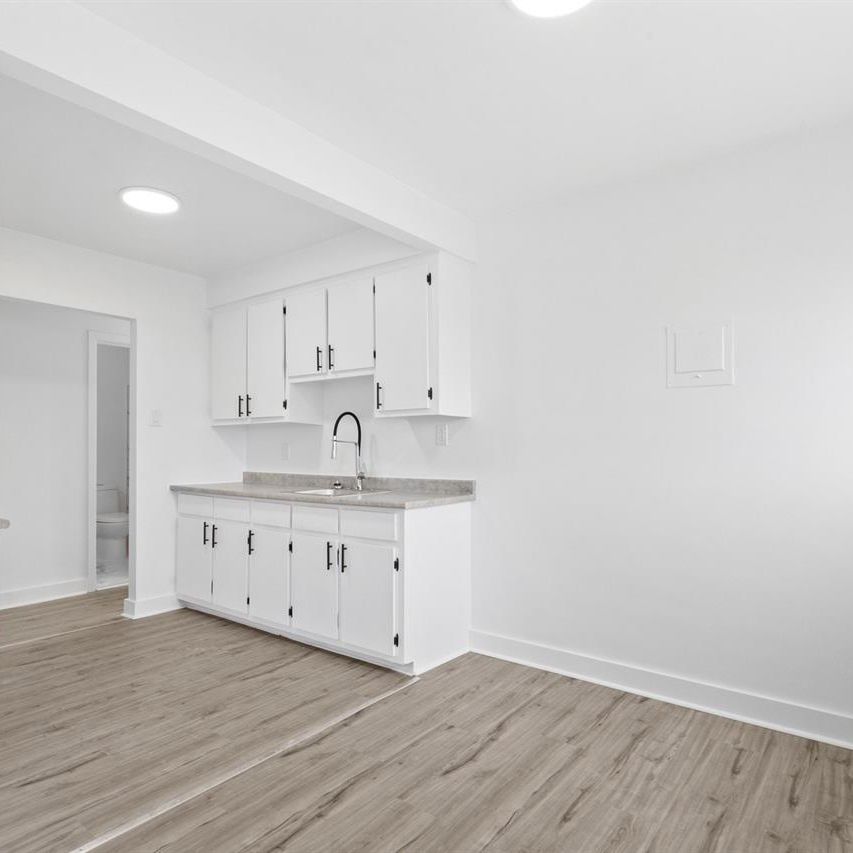 1 Bed, 1 Bath - 6351 Boulevard Joseph-Renaud, Anjou - Photo 1