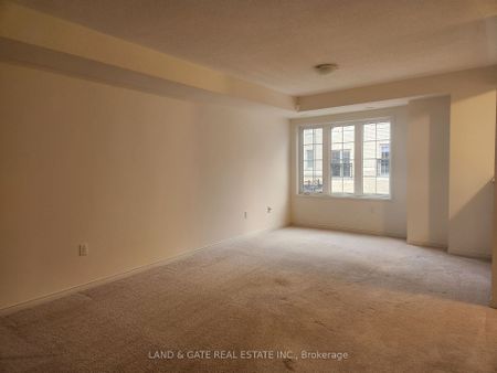 Townhouse For Lease | E8144276 - Photo 4