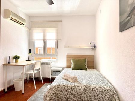 Calle Cristo de la Victoria, Madrid, Community of Madrid 28026 - Photo 4