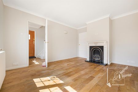 Lawrence Drive, Cobham, Kent - Photo 2