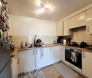 2 bedroom apartment to rent - Photo 2